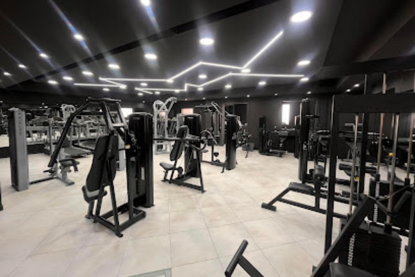 Planet Fitness & More (Boutique Salamina)