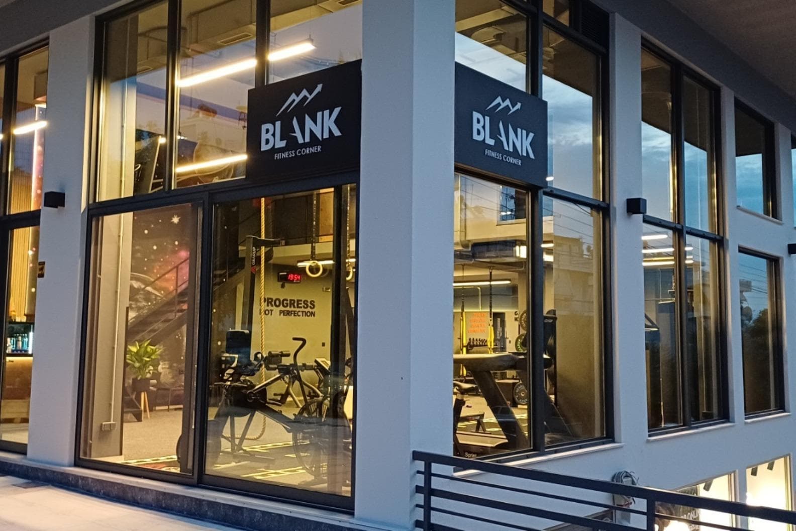 BLANK FITNESS CORNER